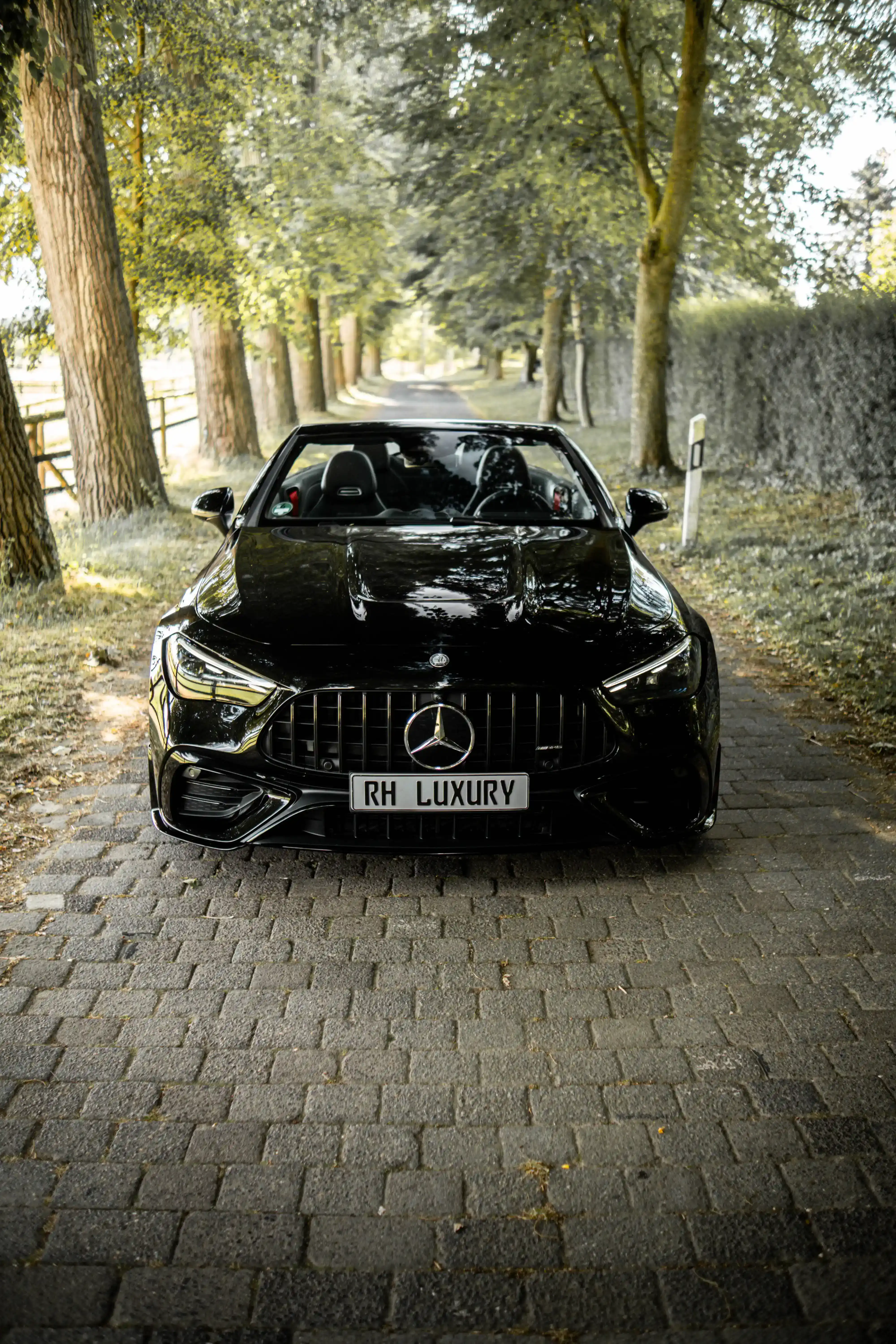 Mercedes CLE 53 AMG Cabrio bei RH Luxury Rent